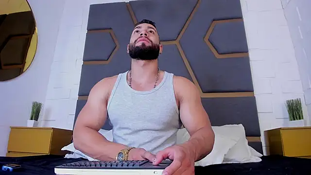 massimofiore  online show from 10/10/25, 03:38