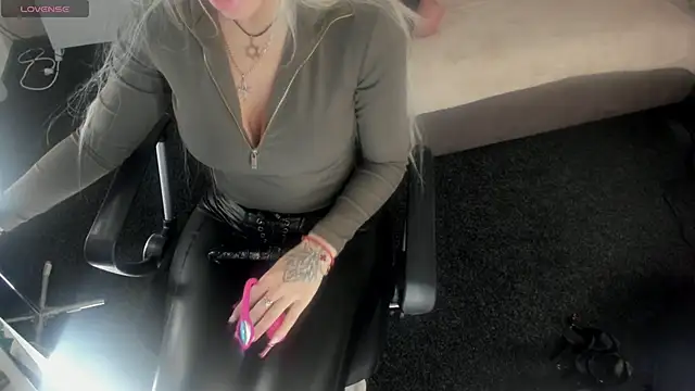 Kira Key online show from 02/10/26, 01:53