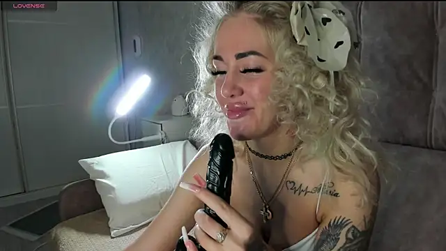 Kira Key online show from 04/20/26, 11:50