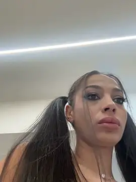 Bella Vixen  online show from 09/28/25, 07:30