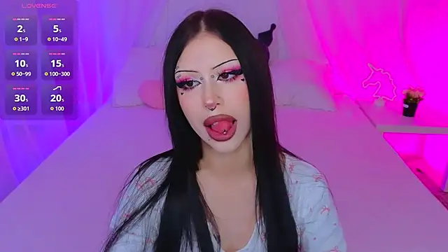 venomeowww   online show from 11/04/25, 03:16