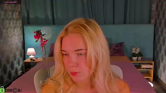 Aurora Bennet online show from 09/22/25, 12:01