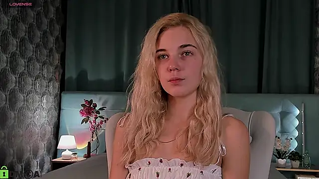 Aurora Bennet online show from 09/24/25, 12:03