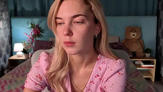 Aurora Bennet online show from 12/01/25, 12:04