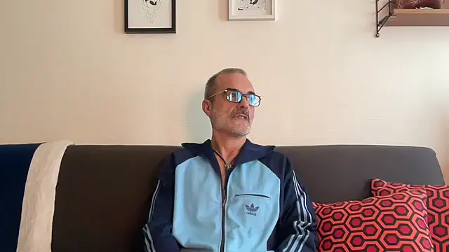 Snapshot of Milkywaymen chatting on 10/21/25, 11:55 Milkywaymen online show from 10/21/25, 11:55