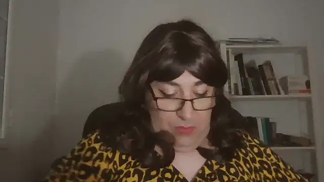 Snapshot of nataliacd chatting on 10/27/25, 05:28 nataliacd online show from 10/27/25, 05:28