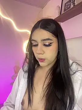 Zoe Serrat online show from 10/02/25, 12:12