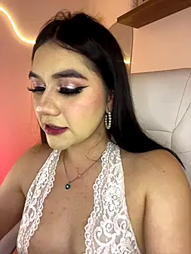 Zoe Serrat online show from 10/18/25, 12:39