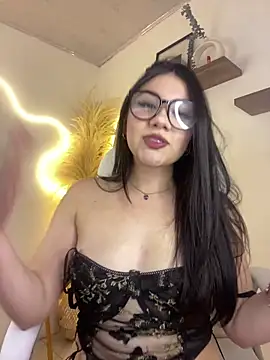 Zoe Serrat online show from 11/10/25, 12:37