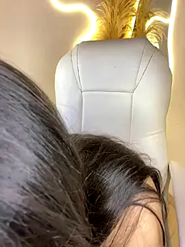 Zoe Serrat online show from 11/25/25, 12:49