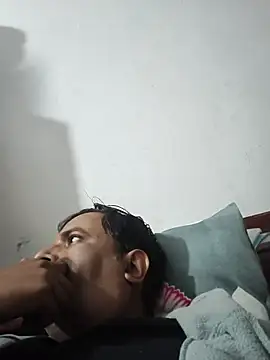 vardh033 online show from 10/30/25, 11:11