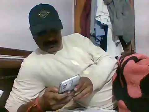 vardh033 online show from 11/04/25, 08:13