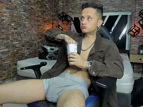 SkinnyZetth online show from 12/15/25, 12:09