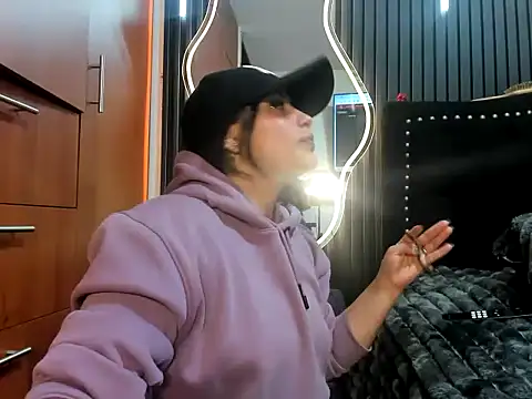 scarletr red online show from 10/16/25, 10:44