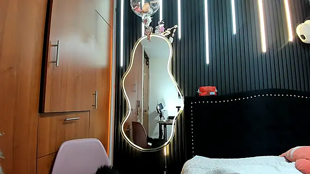 scarletr red online show from 01/08/26, 09:28