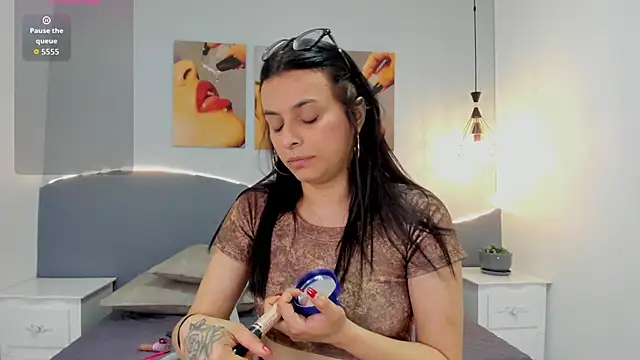 Snapshot of Sara_mora_ chatting on 06/17/26, 03:13 Sara mora online show from 06/17/26, 03:13
