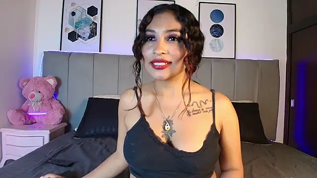 Naiaa Cruz online show from 10/01/25, 07:31