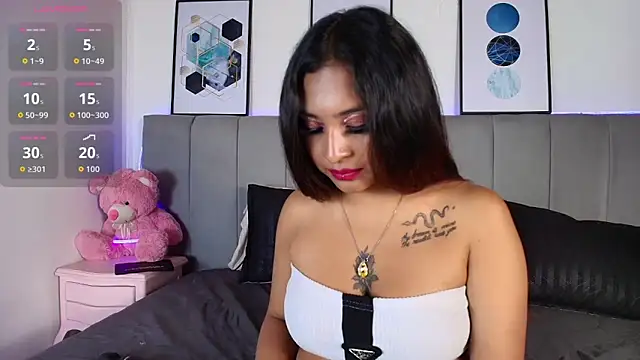 Naiaa Cruz online show from 10/11/25, 07:23