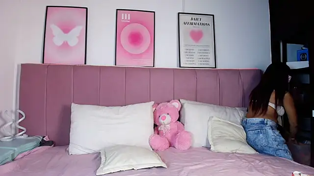 Naiaa Cruz online show from 03/16/26, 08:02