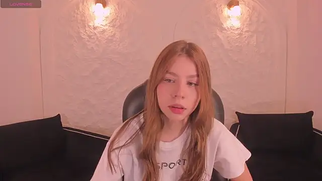 Snapshot of TiffannySins chatting on 12/20/25, 03:13 TiffannySins online show from 12/20/25, 03:13