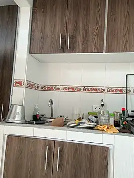 Snapshot of evelyn_1702 chatting on 09/21/25, 06:42 evelyn 1702 online show from 09/21/25, 06:42