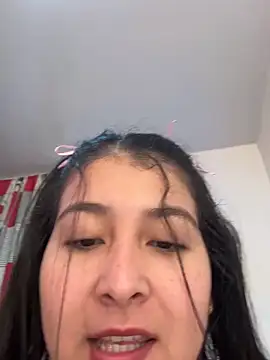 Snapshot of evelyn_1702 chatting on 10/13/25, 08:31 evelyn 1702 online show from 10/13/25, 08:31