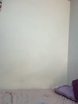 Snapshot of evelyn_1702 chatting on 10/19/25, 06:19 evelyn 1702 online show from 10/19/25, 06:19