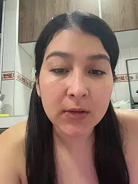 Snapshot of evelyn_1702 chatting on 10/29/25, 09:27 evelyn 1702 online show from 10/29/25, 09:27