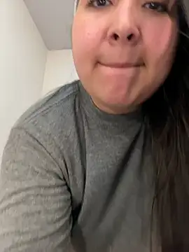 Snapshot of evelyn_1702 chatting on 01/16/26, 03:54 evelyn 1702 online show from 01/16/26, 03:54