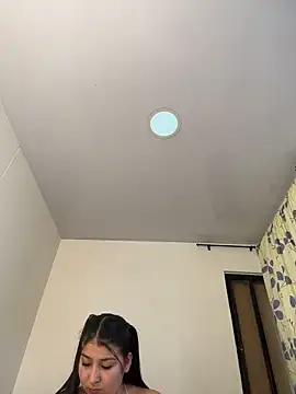 Snapshot of evelyn_1702 chatting on 02/18/26, 09:11 evelyn 1702 online show from 02/18/26, 09:11