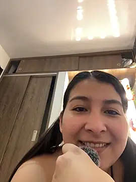 Snapshot of evelyn_1702 chatting on 04/01/26, 10:40 evelyn 1702 online show from 04/01/26, 10:40