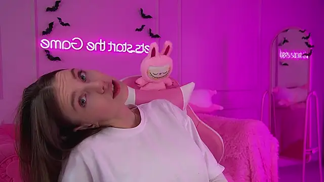 VeronicaVances online show from 10/21/25, 06:25