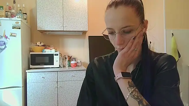 Snapshot of Lucy_Divine chatting on 09/15/25, 10:48 Lucy Divine online show from 09/15/25, 10:48