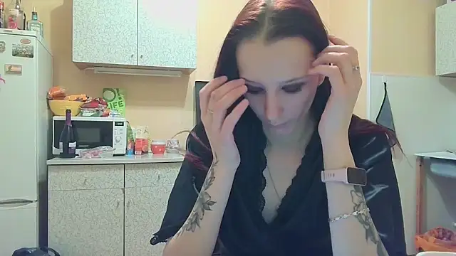 Snapshot of Lucy_Divine chatting on 10/22/25, 02:17 Lucy Divine online show from 10/22/25, 02:17