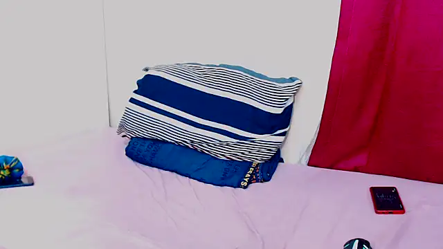 FreakyScarlet00 online show from 10/04/25, 07:28