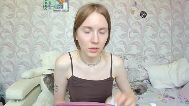 Kelly Gerzikaa online show from 06/06/26, 04:39