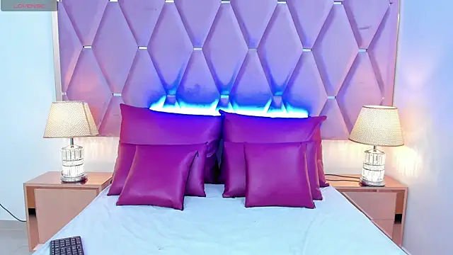 MaskedGirl  online show from 11/05/25, 12:16