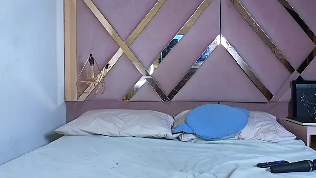 Sophia moo  online show from 01/16/26, 03:32