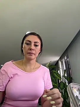 Snapshot of Isabellaa_Palacios chatting on 05/04/26, 03:19 Isabellaa Palacios online show from 05/04/26, 03:19