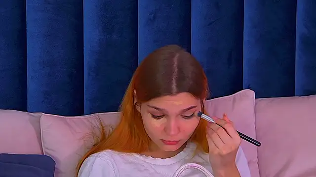 BellaMarebelle online show from 10/17/25, 04:26