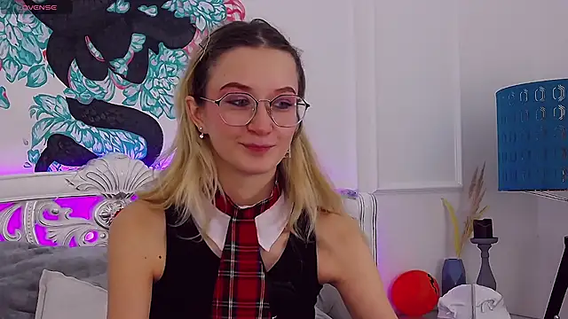 MaeLili online show from 11/04/25, 04:11