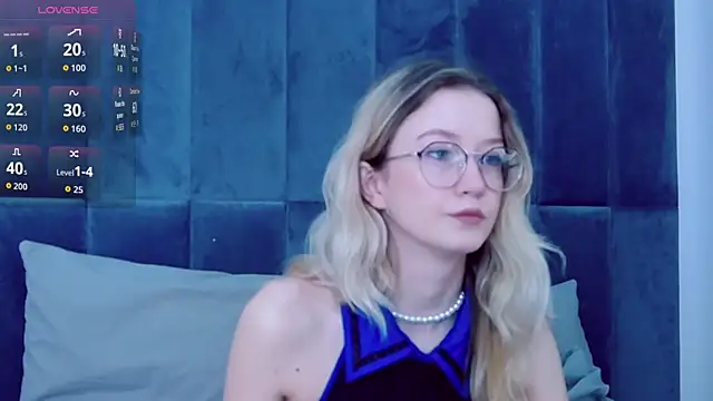 MaeLili online show from 12/03/25, 04:09