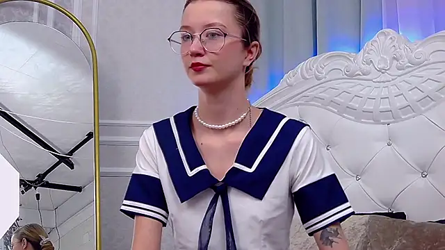 MaeLili online show from 12/14/25, 12:32