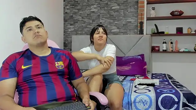 Snapshot of Sexxyy_Couple_ chatting on 01/08/26, 04:59 Sexxyy Couple online show from 01/08/26, 04:59