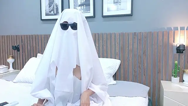 luna roja25 online show from 10/12/25, 06:01