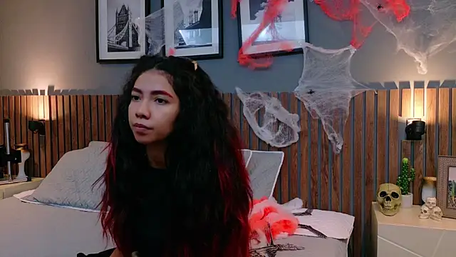 luna roja25 online show from 10/18/25, 12:39