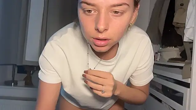 KayleeBella online show from 11/30/25, 05:39