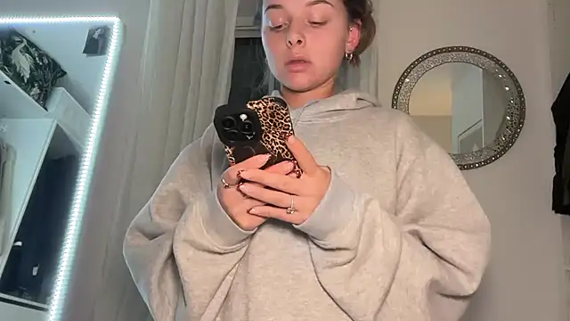 KayleeBella online show from 01/06/26, 09:50