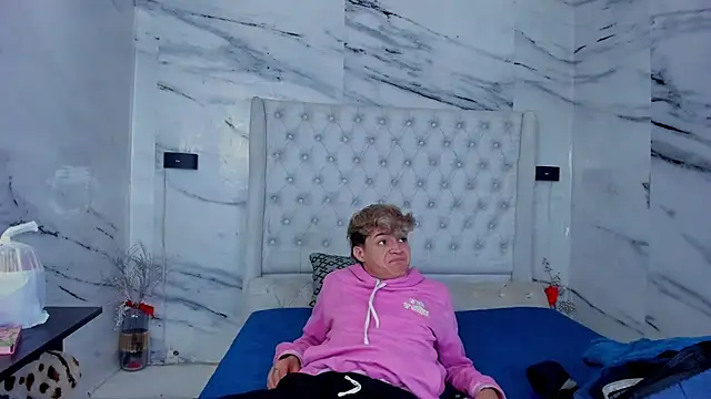 Ari and Storm online show from 09/12/25, 02:50