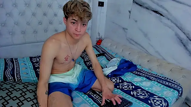 Ari and Storm online show from 09/19/25, 01:40